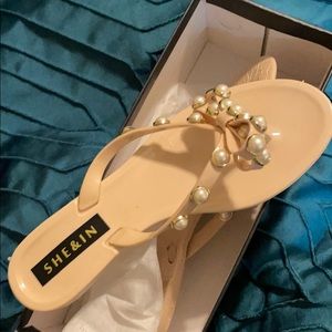 Nude sandal with bow